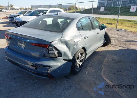 2024 Volvo S60 B5 Core Dark Theme из США, поврежденный, VIN 7JRL12FK4RG321320